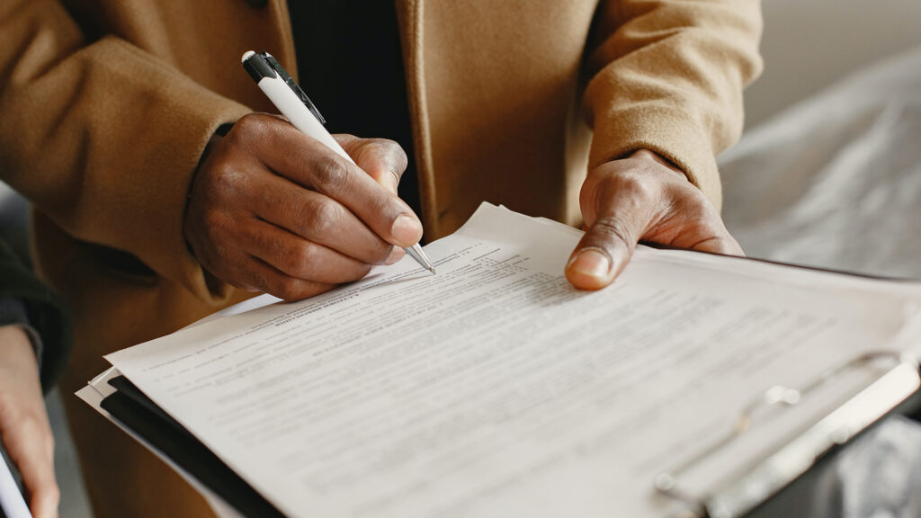 3 Reasons Why You Should Never Rush To Sign A Job Contract - The Massive Jamaica